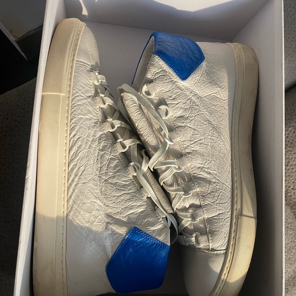 Balenciaga - Picture 6 of 9